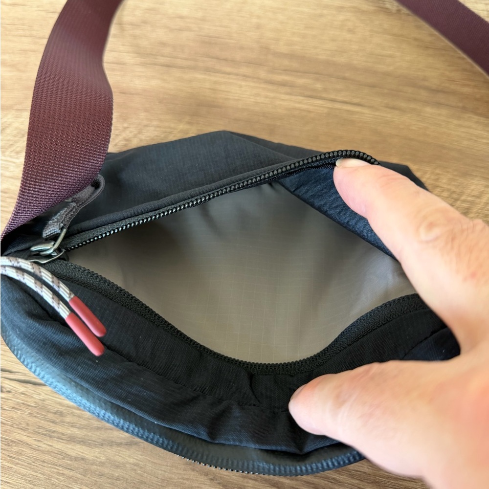 Bellroy Lite bag 1.8 liters NWT (limited edition color-way) - Picture 4 of 5
